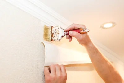 Pose de papier peint à Encourtiech — revêtements muraux et toiles de verre